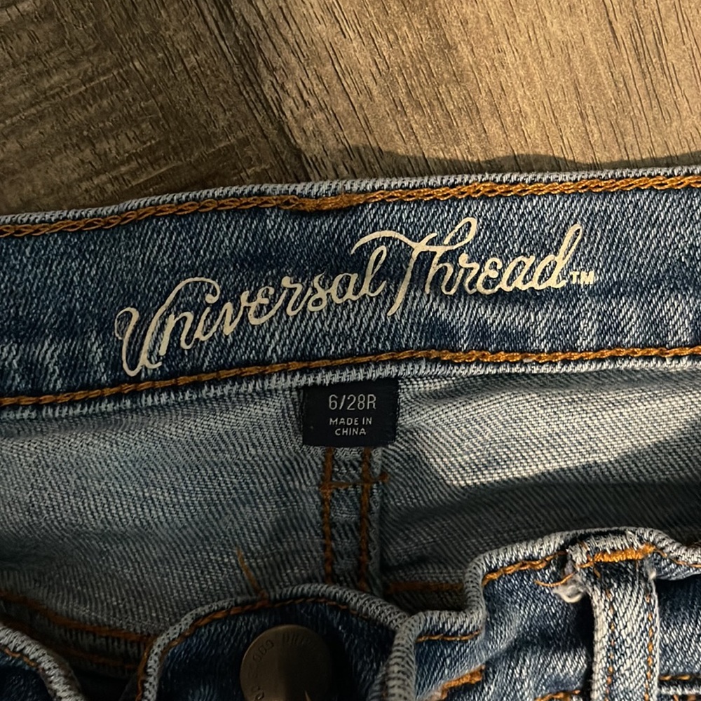 Universal Thread boot cut jeans! - Picture 2 of 2